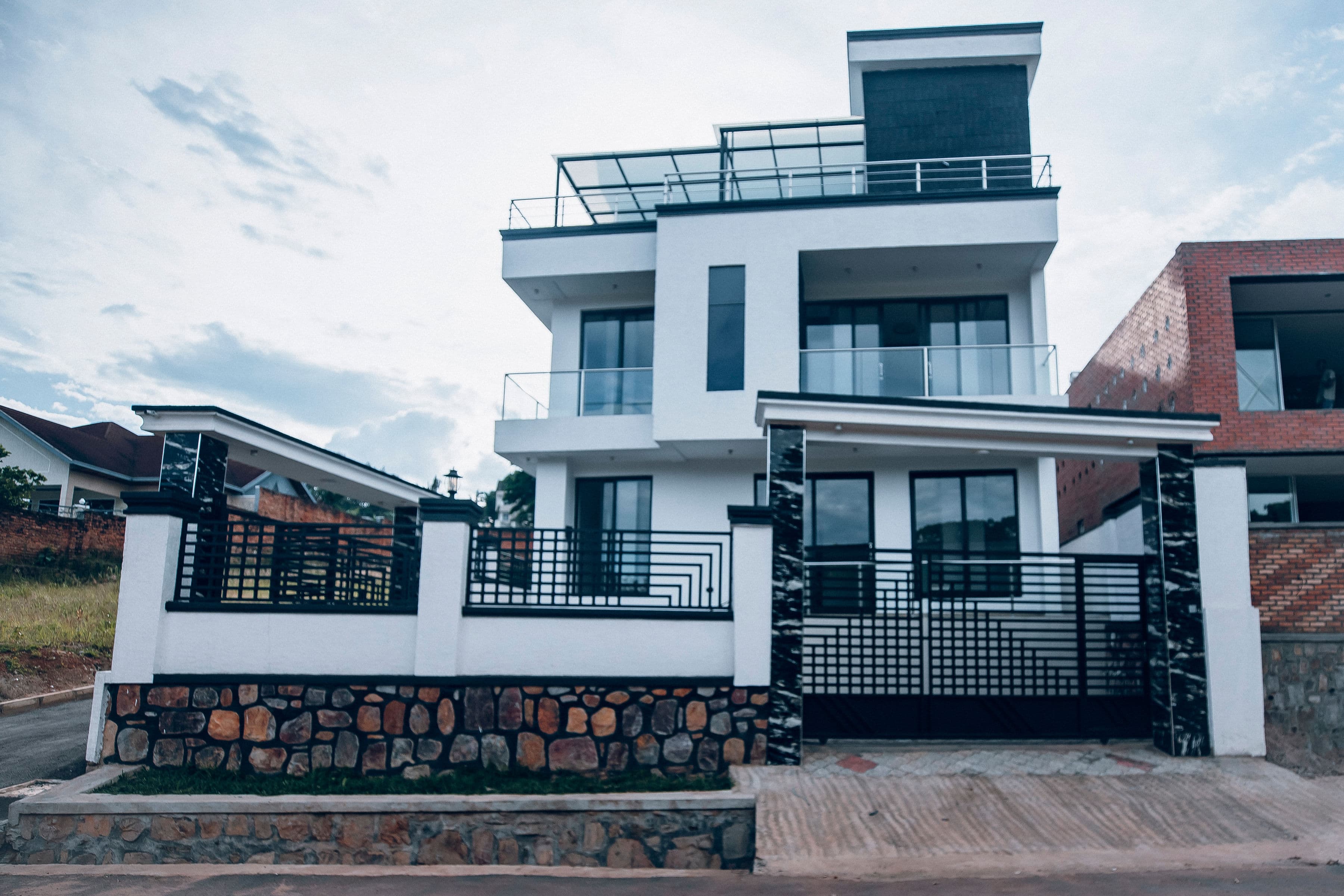 6 Bedroom Apartment for Sale – Kimihurura (500M RWF, Negotiable)