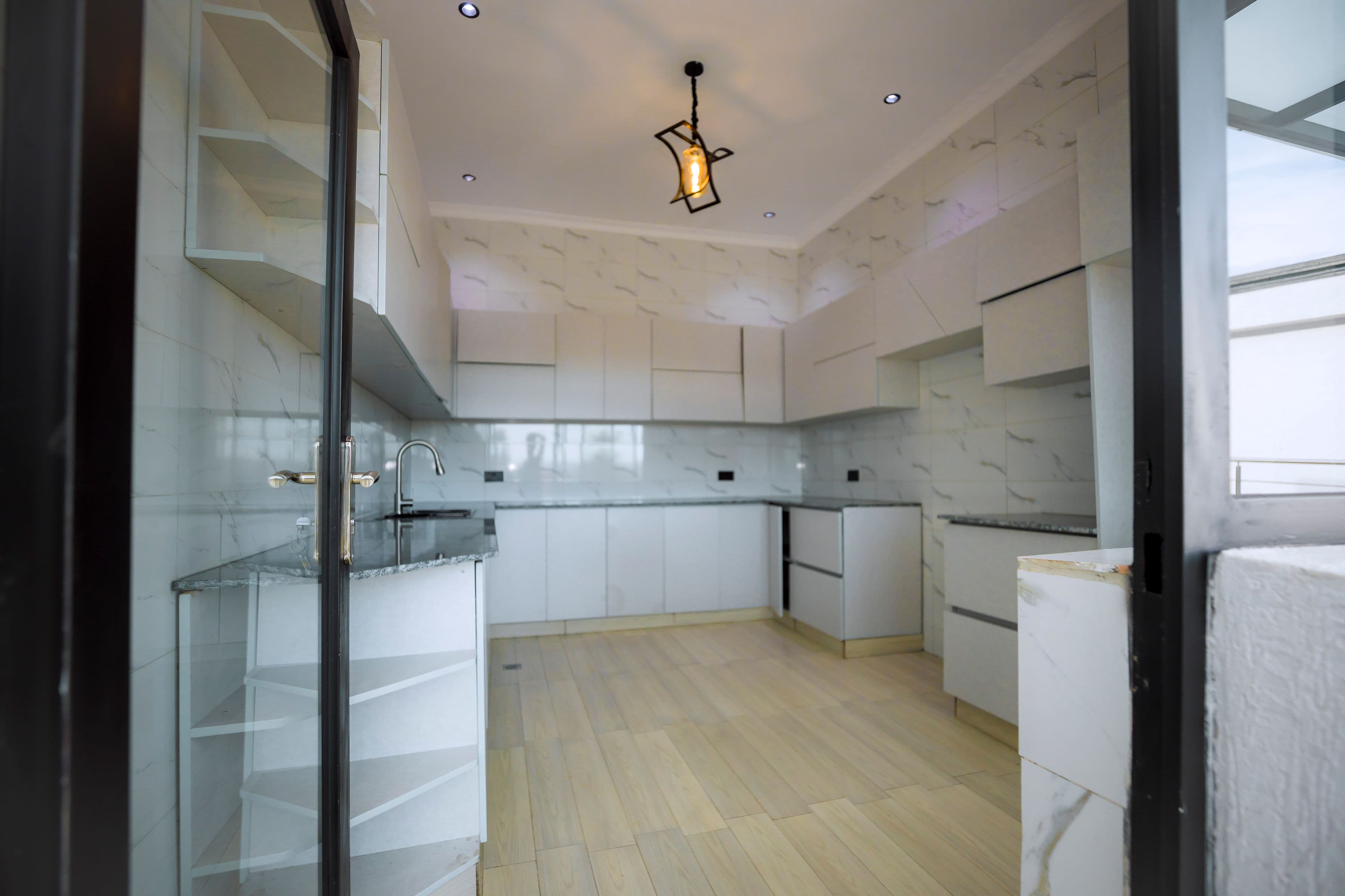 Luxury 6 Bedroom Apartment with Private Balconies – Near Convention Center, Kimihurura - photo 4