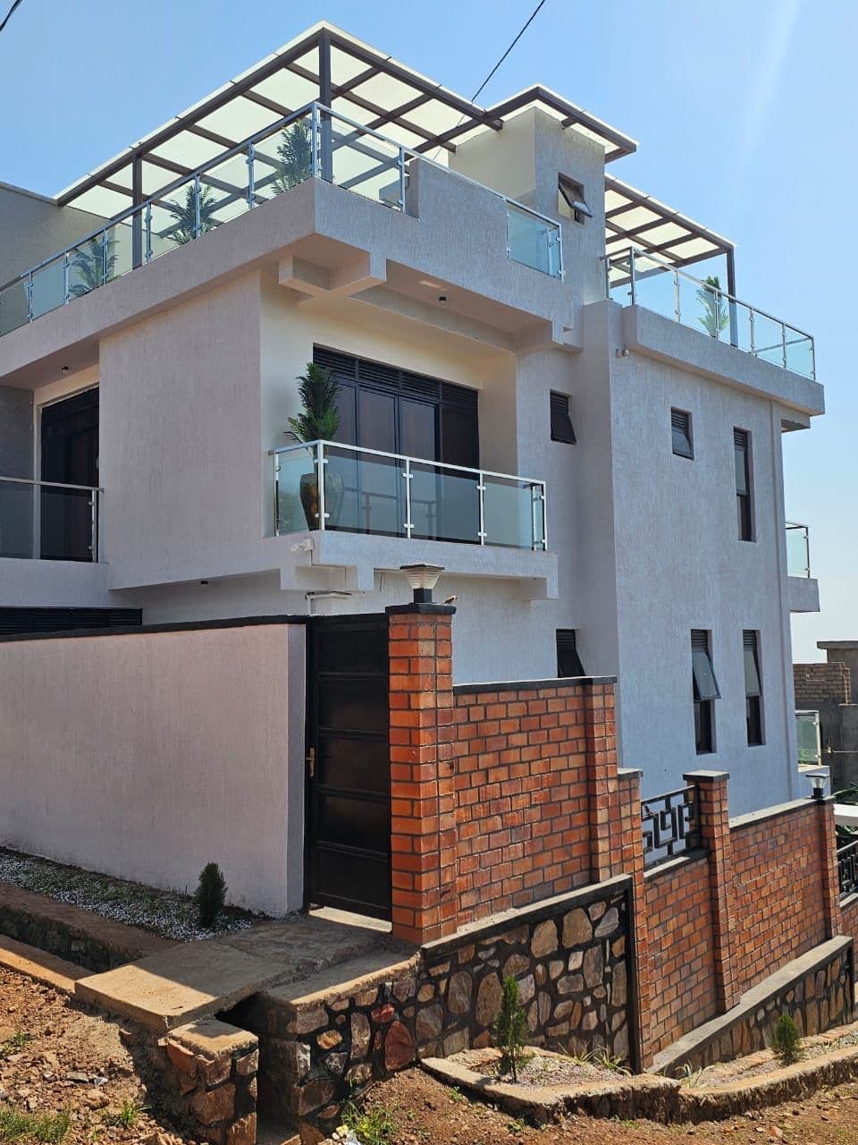 Modern Kigali Rental – 5BR Luxury Villa with Rooftop Terrace - photo 3