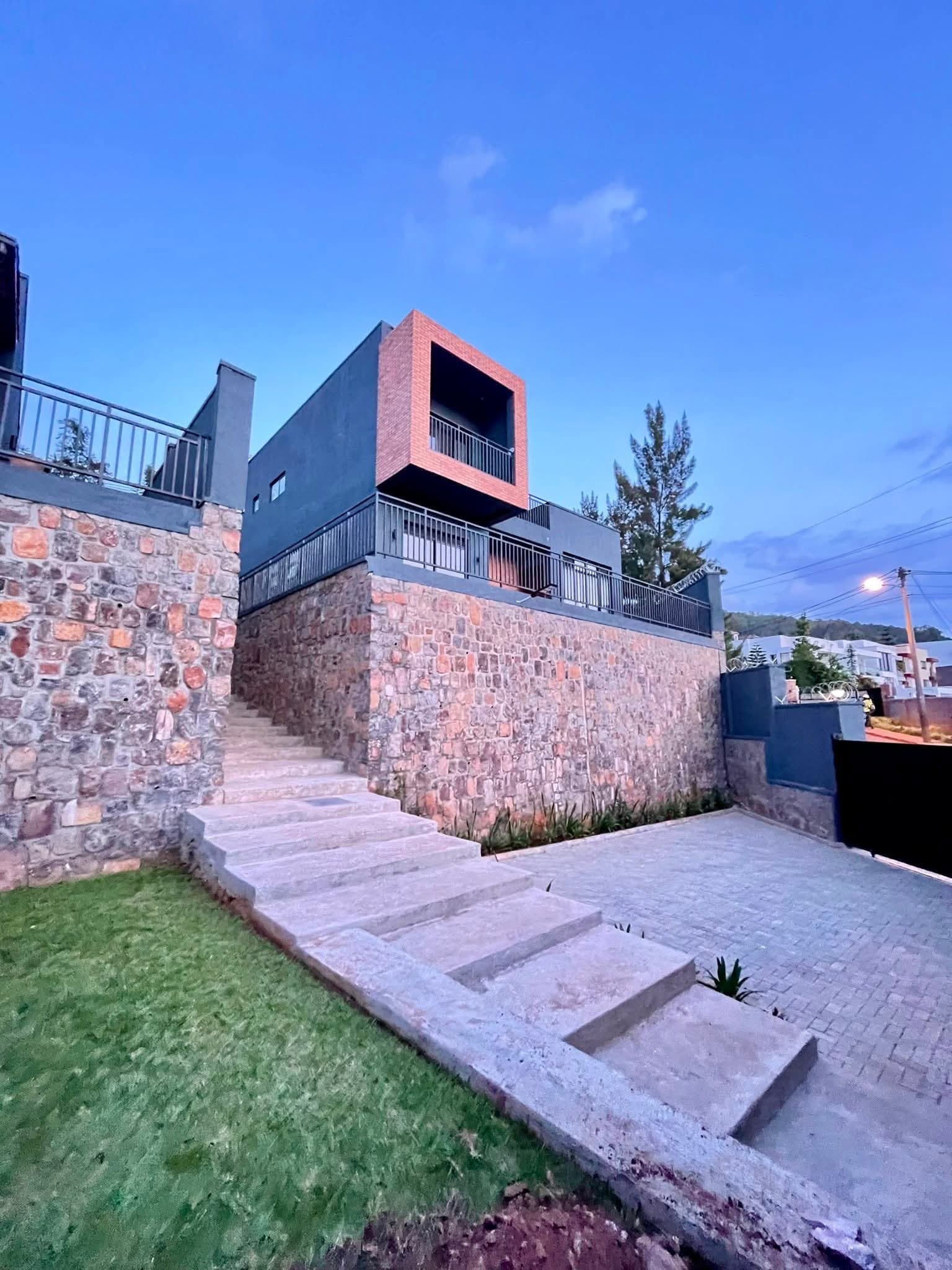 🏡 DUPLEX HOUSE FOR RENT – $2,500/month +250 780 367 259